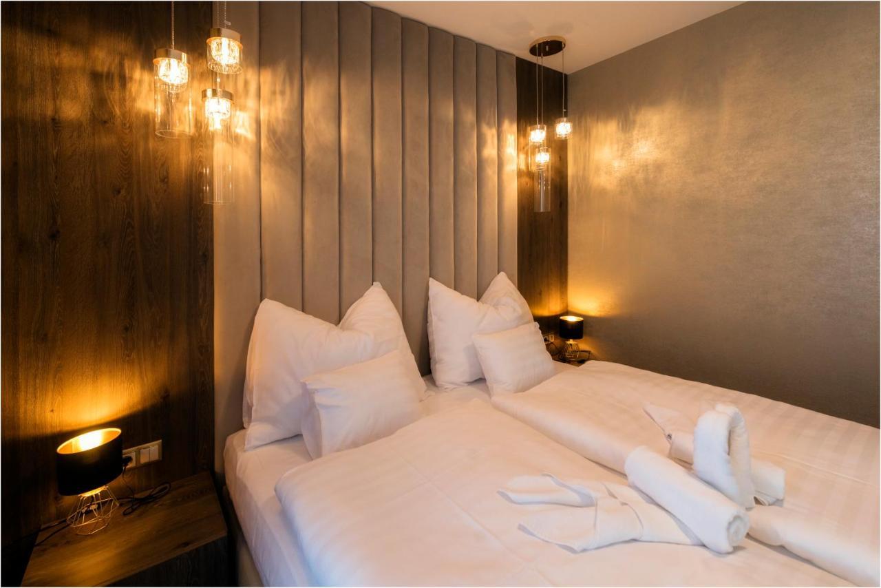 Hotel Szatmari & Etterem Jászberény 外观 照片